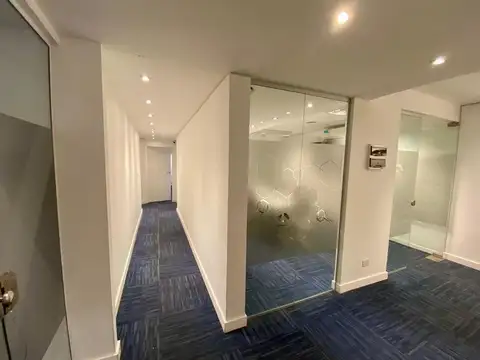 Oficina AAA alquiler Retiro con cochera