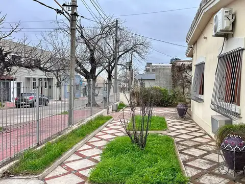 Casa 7 ambientes con 3 baños