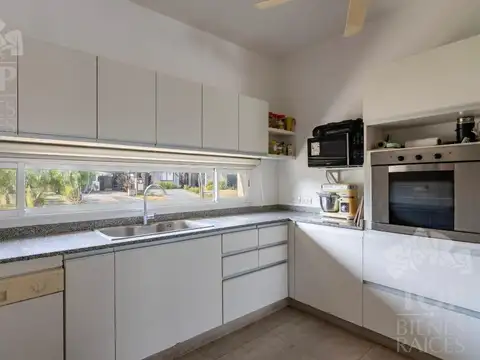 Casa en Alquiler con 1 cochera