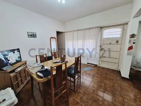 Casa 4 ambientes en zona Parque Luro