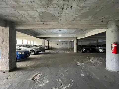 Importante local comercial sobre San Luis y 60 cocheras