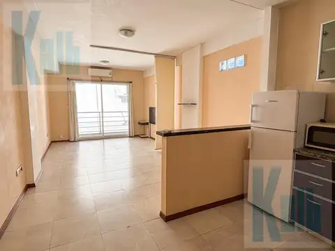 Luminoso monoambiente con balcón en alquiler en Balvanera en edificio con amenities