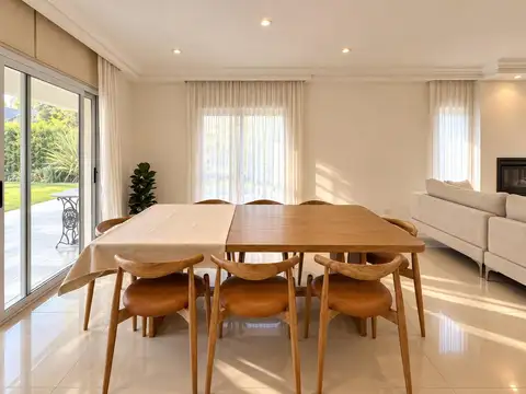 Casa 4 ambientes con 3 baños
