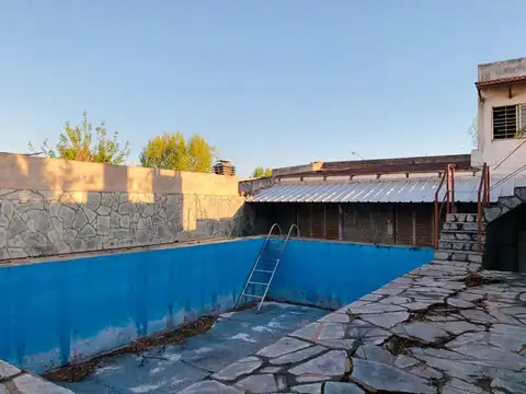 VENTA CASA 6 AMBIENTES PILETA Y GARAGE 25 DE MAYO