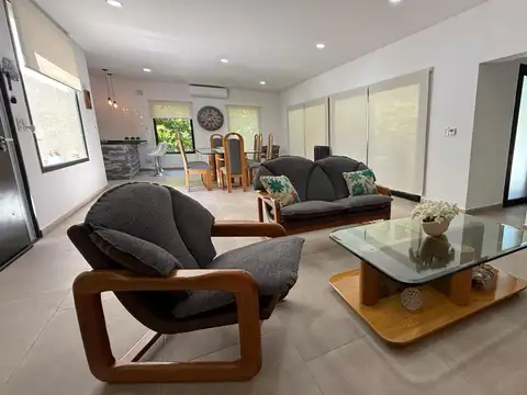 Casa 4 ambientes con 3 baños