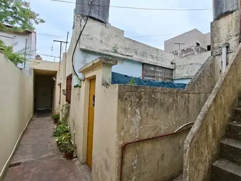 3 DEPARTAMENTOS C/GALPON SOBRE LOTE PROPIO