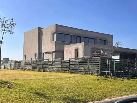 Casa  en Venta en Amarras, Puertos, Escobar A LA LAGUNA a estrenar