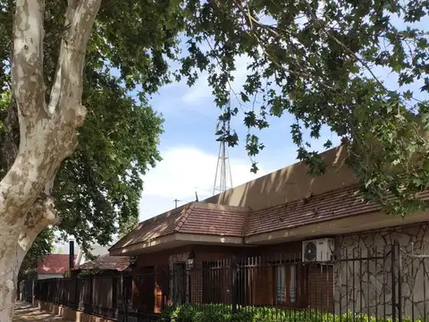 Casa en Venta con 2 cocheras