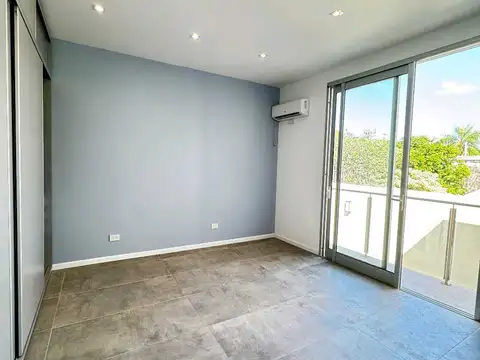 Casa 4 Dormitorios a metros del Parque Mitre