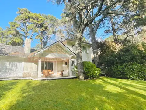 Casa en Alquiler Temporal en Carilo, USD 4.500