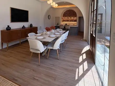 Casa 5 ambientes con 3 baños