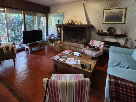 Casa en Venta con 3 cocheras