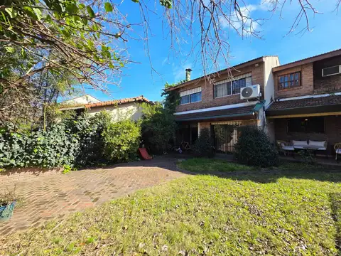 Casa en Venta Oportunidad¡¡¡ 4 dorm 3 baños, jardín, pileta, cochera dos autos
