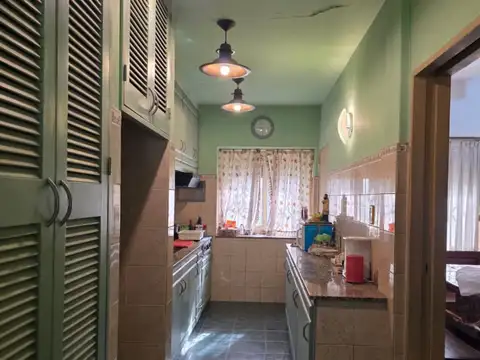 Casa 5 ambientes con 2 baños