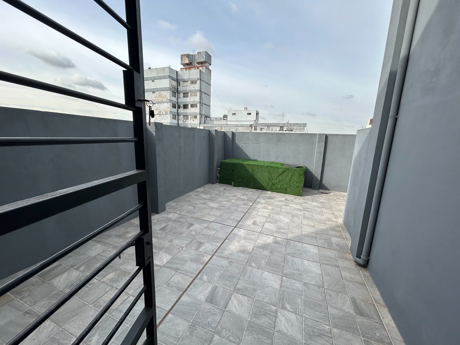 DOS AMBIENTES CON TERRAZA PRIVADA EN ALQUILER EN EL CENTRO DE AVELLANEDA