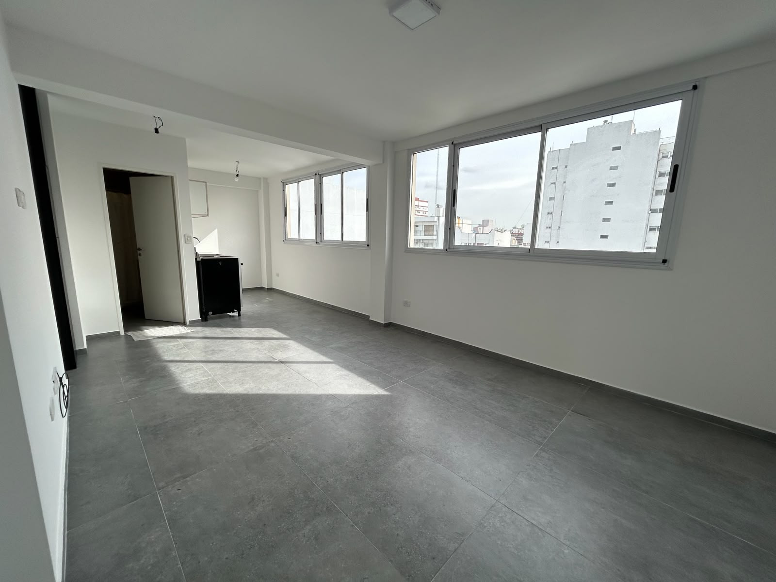 DOS AMBIENTES CON TERRAZA PRIVADA EN ALQUILER EN EL CENTRO DE AVELLANEDA