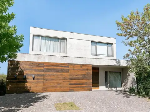 Espectacular casa en venta con amarra en El Yacht Nordelta - Av. de la Riviera 500 - Tigre -