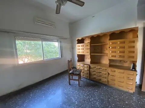 Departamento en planta alta tipo 3 AMBIENTES, con espacio vehicular y patio compartido APTO CREDITO