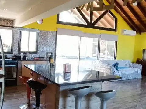 Casa 6 ambientes con 3 baños