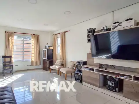 Casa en Venta con 3 cocheras