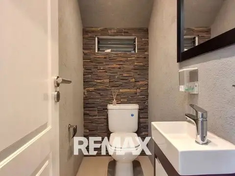 Casa en Venta con 3 cocheras