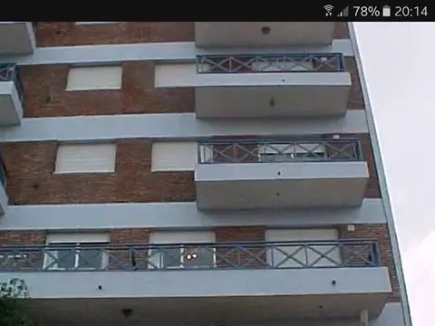 EN VENTA EN CASEROS DEPARTAMENTO MUY BUENO DE 2 AMBIENTES, EN 7MO PISO AL FRENTE - FICHA 3452