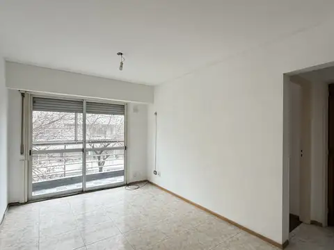 DEPARTAMENTO EN ALQUILER DE 1 DORMITORIO DE ESCALERA, MUY LUMINOSO