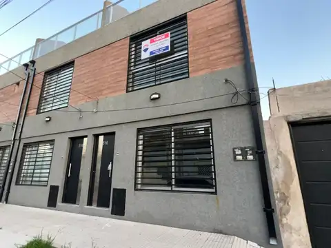 Alquiler dúplex 4 amb con doble balcón y patio