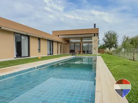 Casa en Venta en Haras del Sur c piscina climatiza
