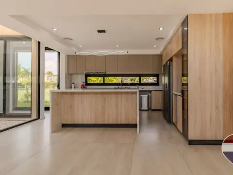 Casa 5 ambientes con 3 baños