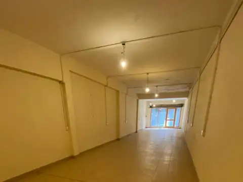 Local en Alquiler en Monserrat, $ 1.300.000