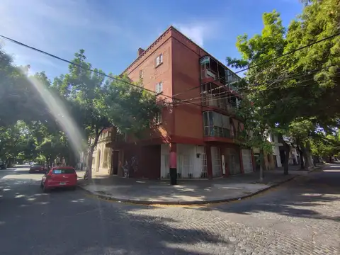 Cochabamba 5 bis. Monoambiente con balcón al frente.