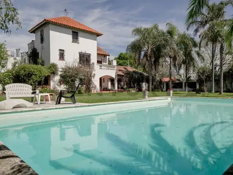 Importante Casona en Villa Elisa (7 y 48) | 3 dormitorios con cochera y piscina | USD 390.000 |
