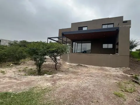 Casa en Venta con 4 cocheras