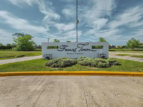 Lote B, Manzana 8, Funes Town