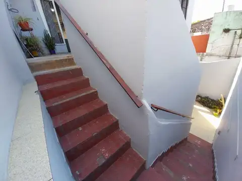 Depto Tipo Casa 5 ambientes con 2 baños