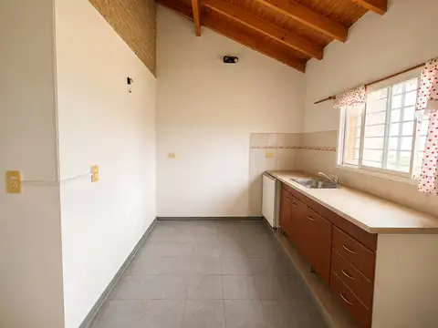 Casa 2 ambientes con 1 baño