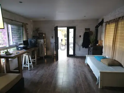 Casa 5 ambientes con 1 baño