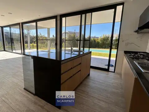 Casa moderna en alquiler en Los Castaños