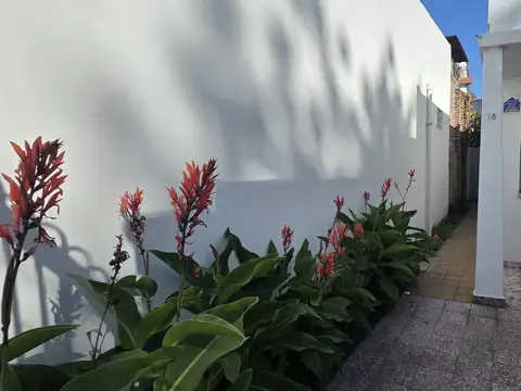 VENTA - CASA CON LOTE PROPIO - A MEROS DE AV. HIPOLITO IRIGOYEN Y DE LA ESTACIÓN DE TRENES