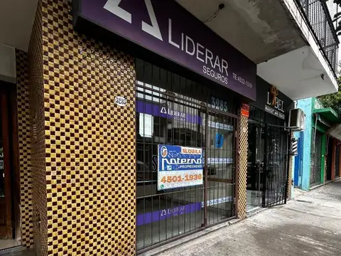 Local 3 x 9 toilette