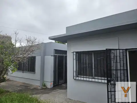 Casa en venta - 2 Dormitorios 1 Baño - Ezpeleta
