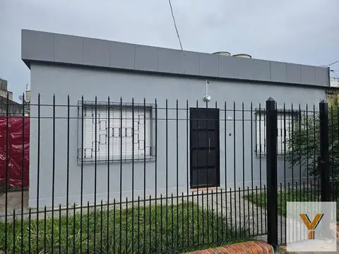 Casa en venta - 2 Dormitorios 1 Baño - Ezpeleta