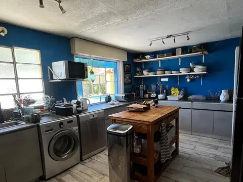 Casa 5 ambientes con 2 baños