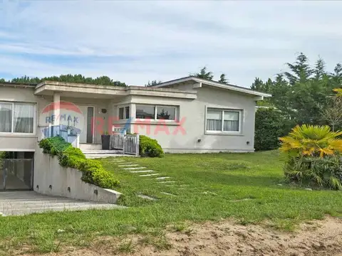 Casa en venta 5 amb pileta Res. l  Costa Esmeralda