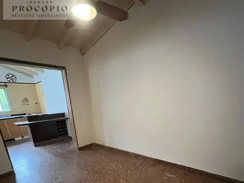 Casa en Alquiler con 1 cochera