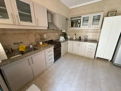 Casa 8 ambientes con 1 baño