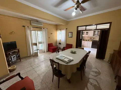 Venta - Casa de 4 dormitorios - Santa Fe, Barrio centro.