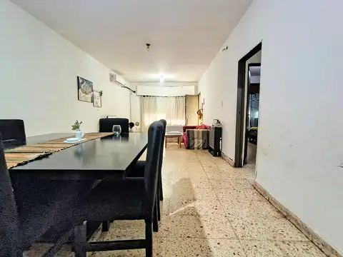 Casa 6 ambientes con 2 baños