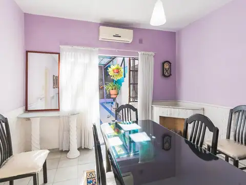 Casa en venta 2 dormitorios, patio seco y terraza - Las Heras, Rosario.